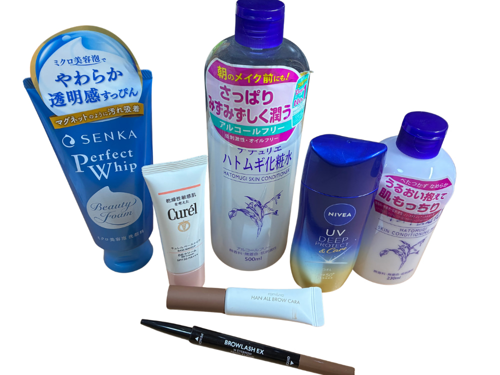 53歳会社員が朝のスキンケアで使っている洗顔料、化粧水、乳液、日焼け止め、BBクリーム、眉用品