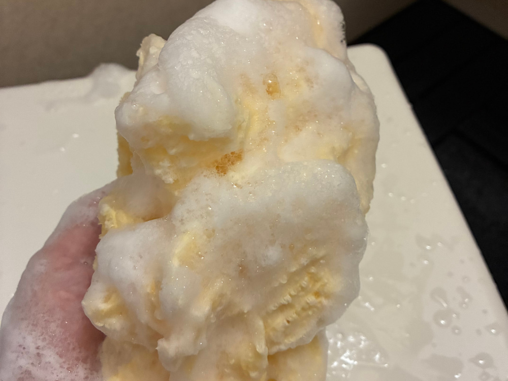 DEOCOボディクレンズを泡立てた写真